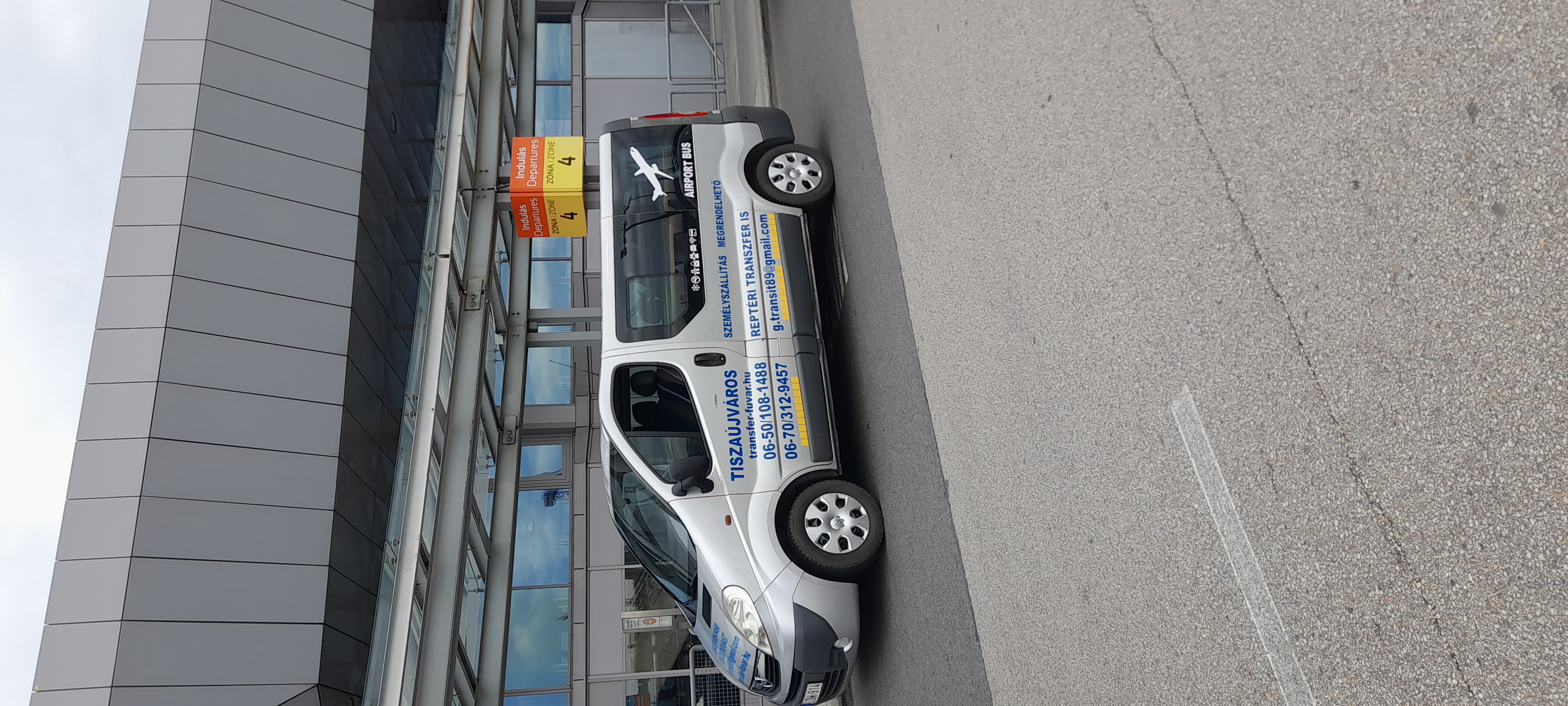 Main vehicle image