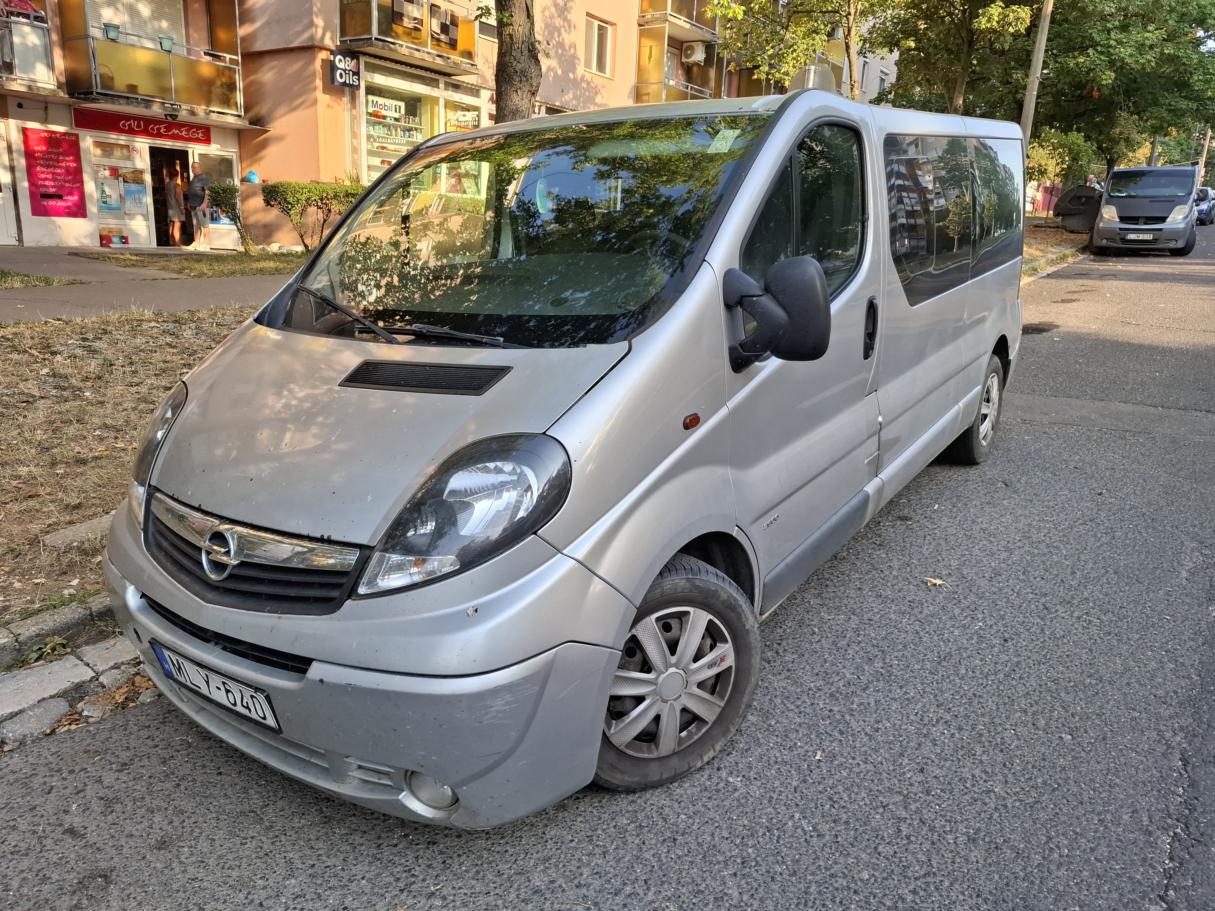 Main vehicle image