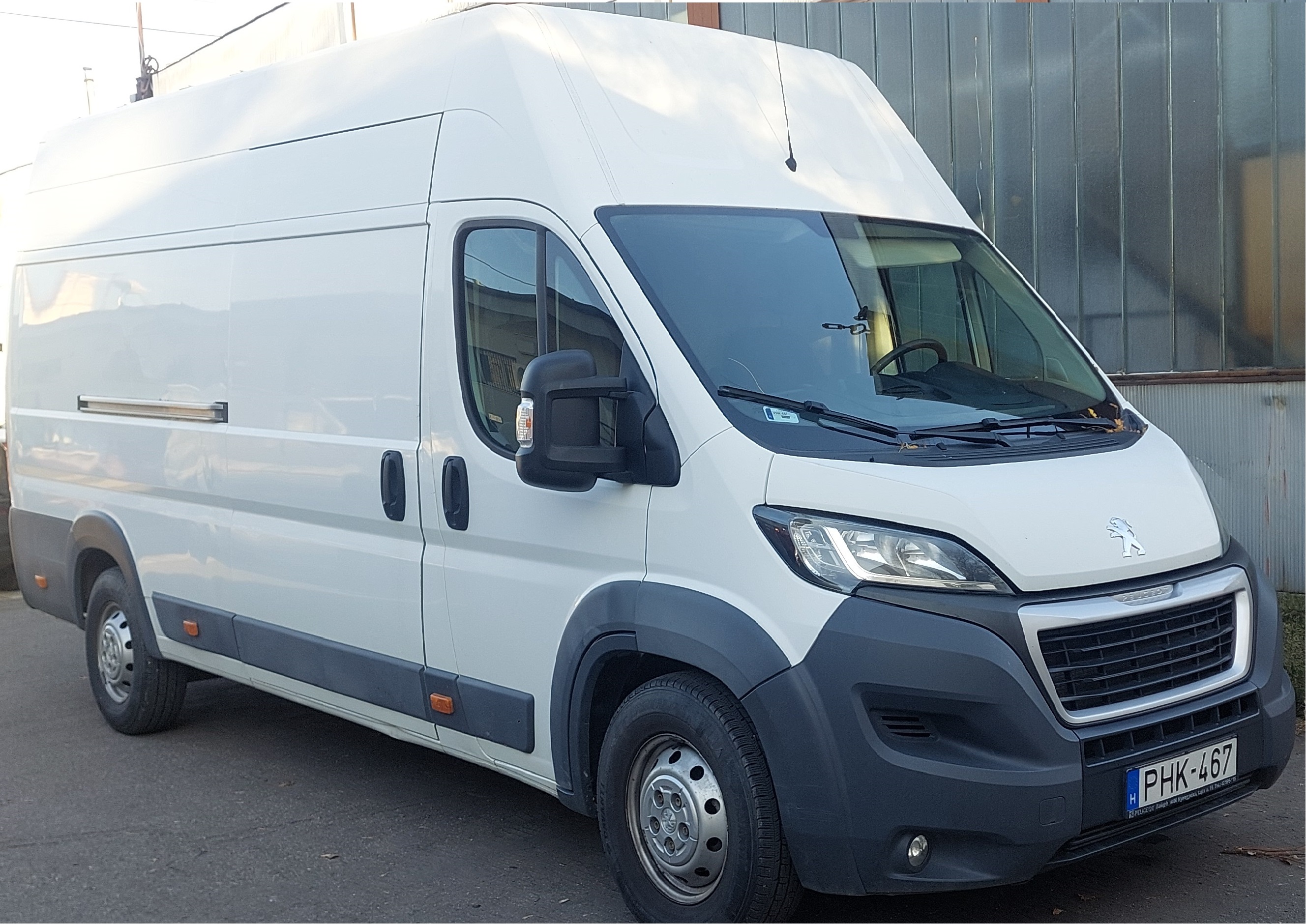 Main vehicle image