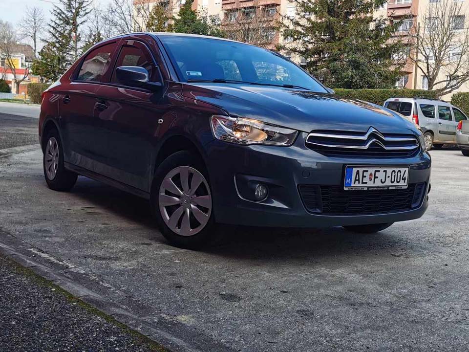 Main vehicle image