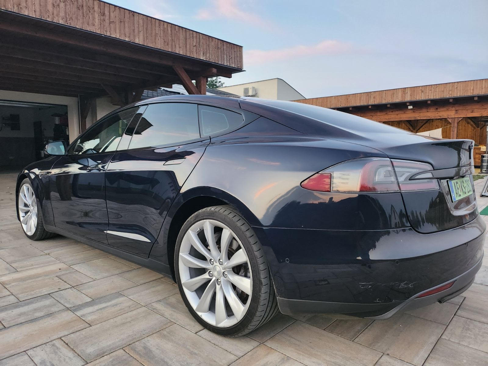 Extra vehicle image