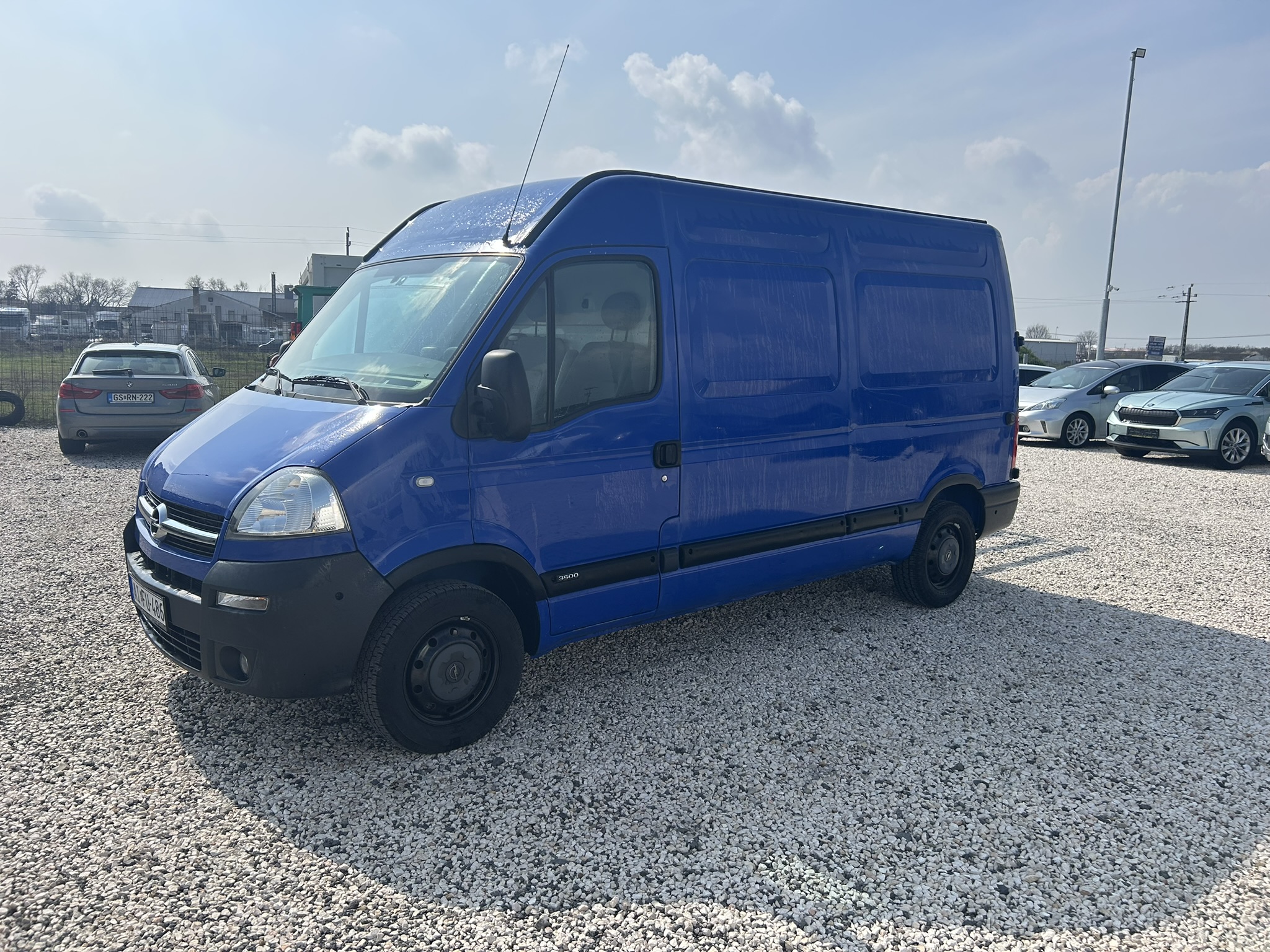 Main vehicle image