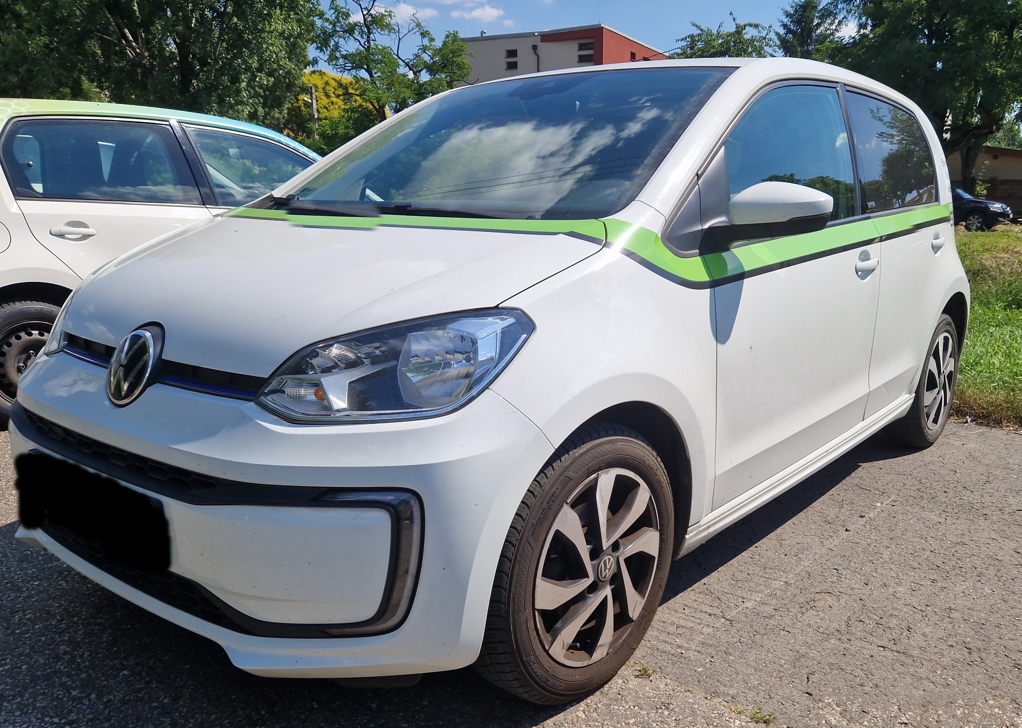 Main vehicle image