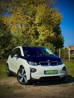 Main vehicle image