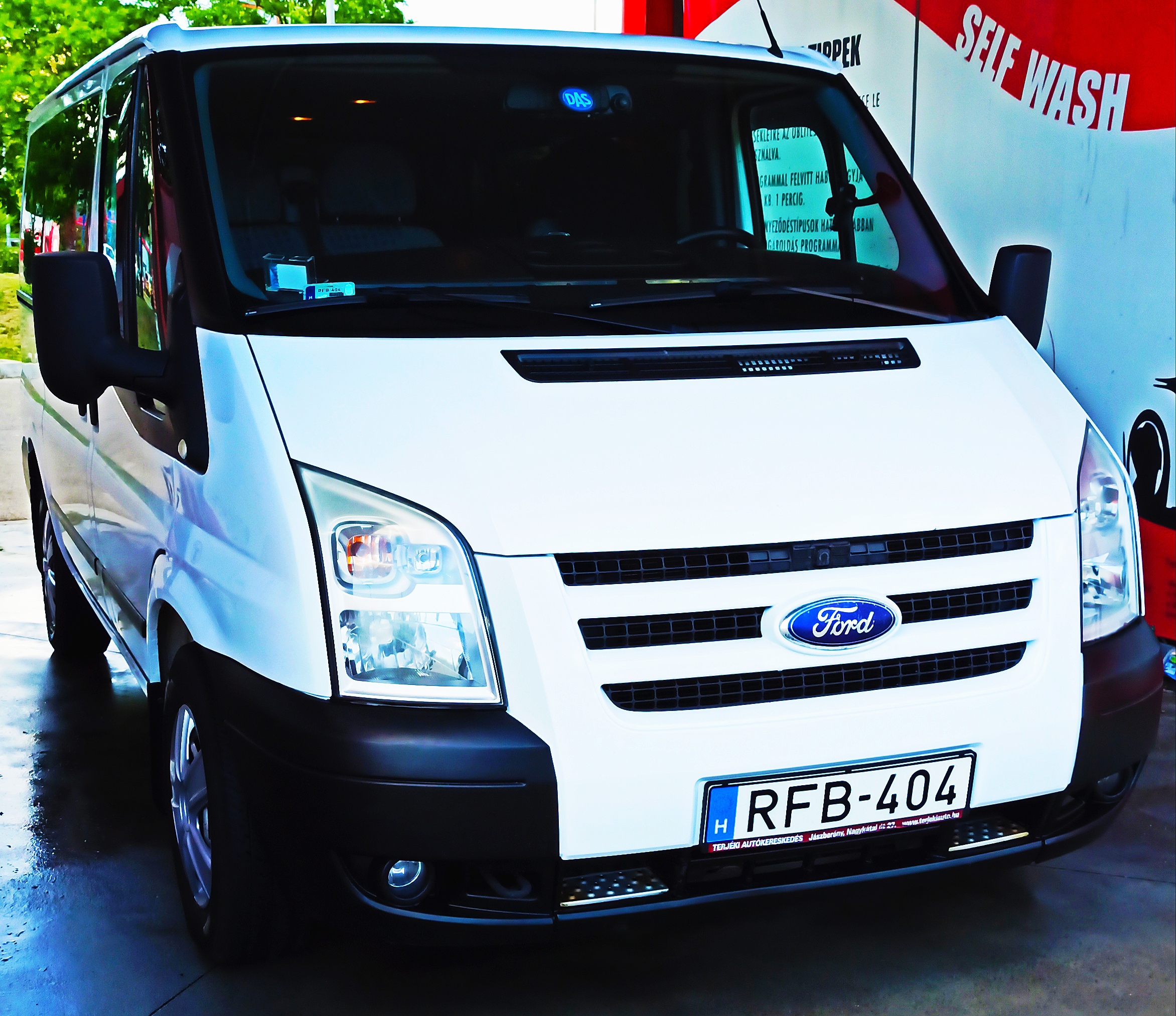Main vehicle image