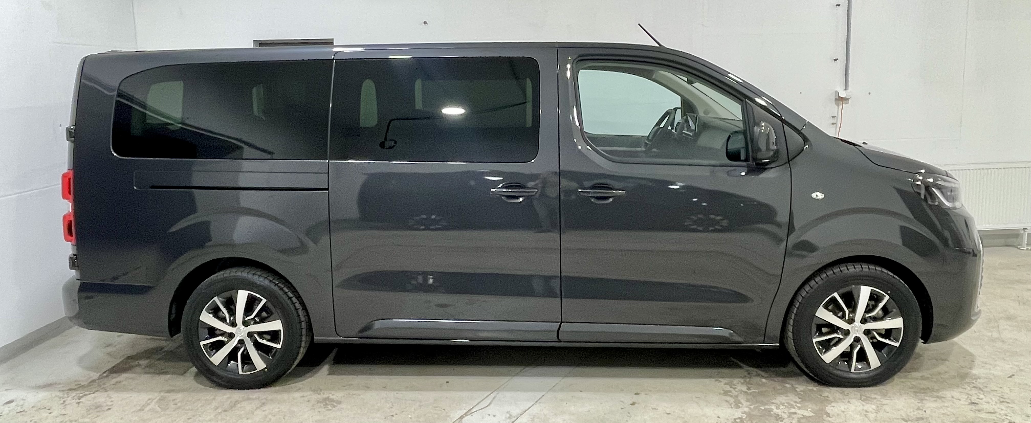 Extra vehicle image