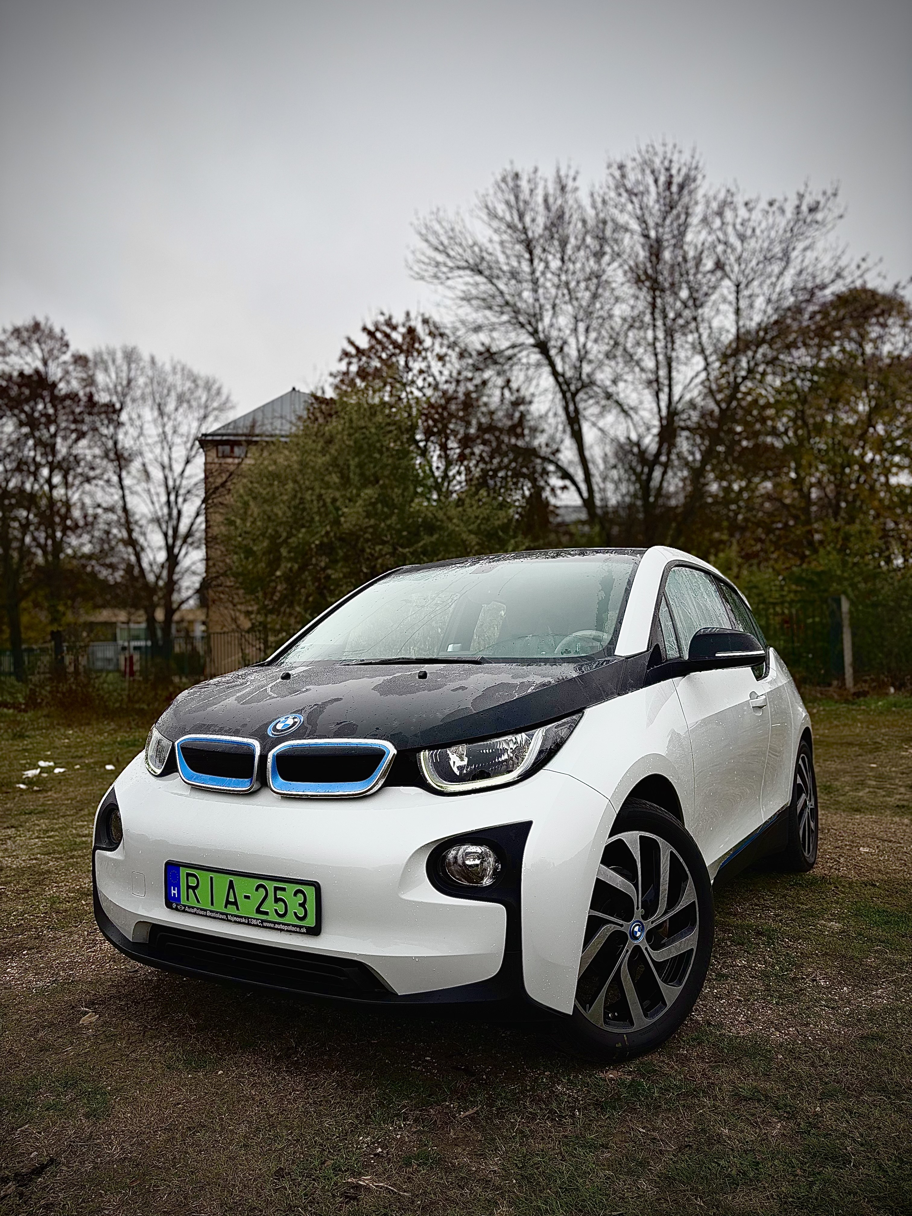 Main vehicle image