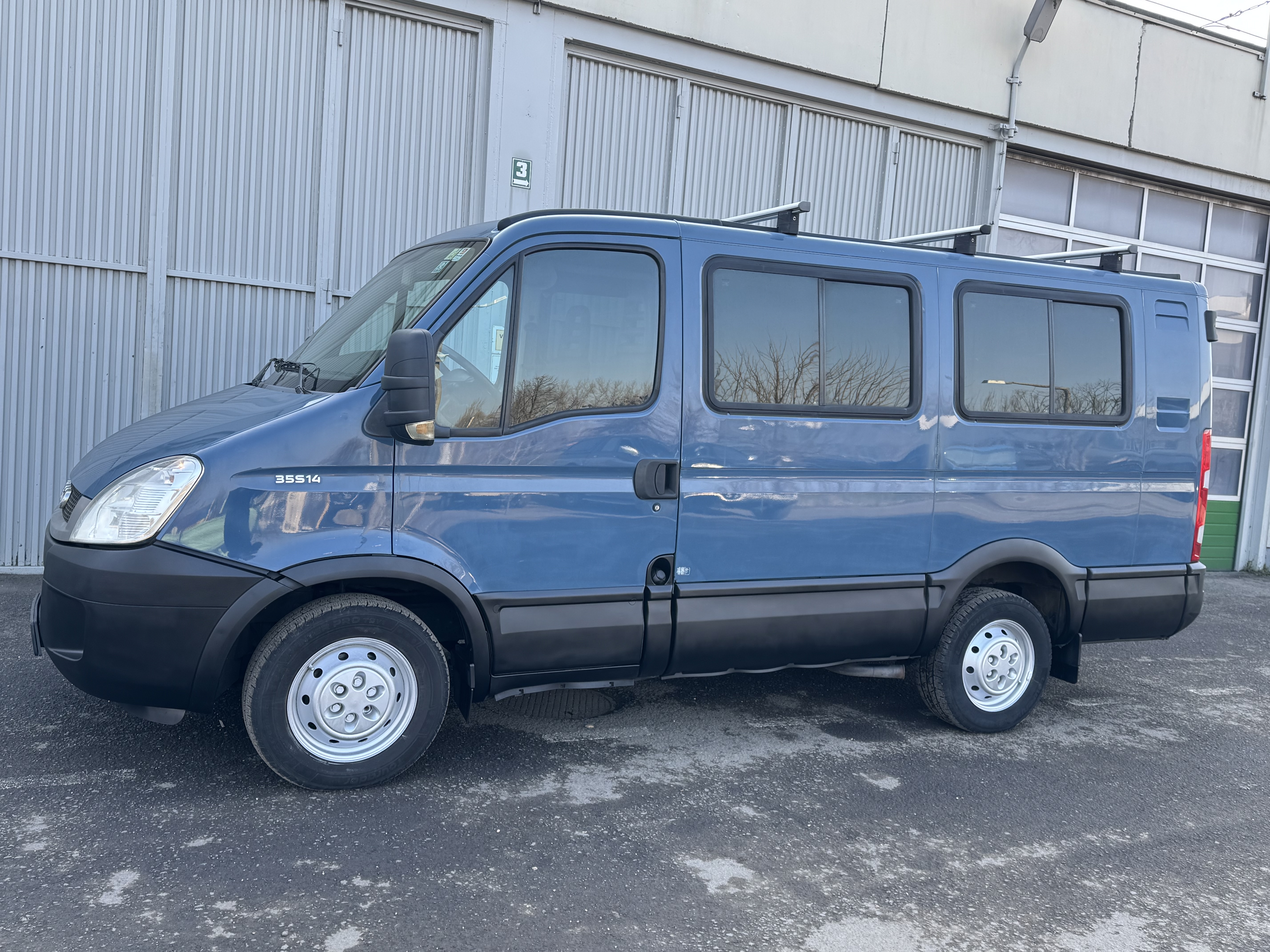 Main vehicle image